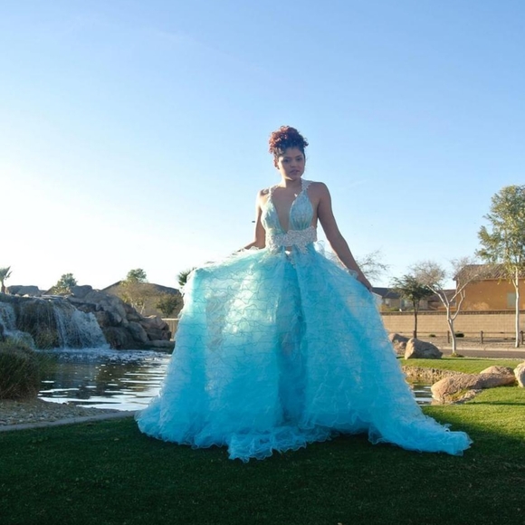 Sample Gown Set "ATLANTIS" Ocean Blue & White Boho Wedding Ballgown Set - Picture 3 of 15